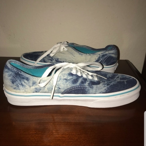 Van's - Picture 3 of 4